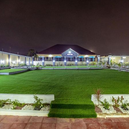Bella Ella Hotel & Event Center Kasoa Екстер'єр фото