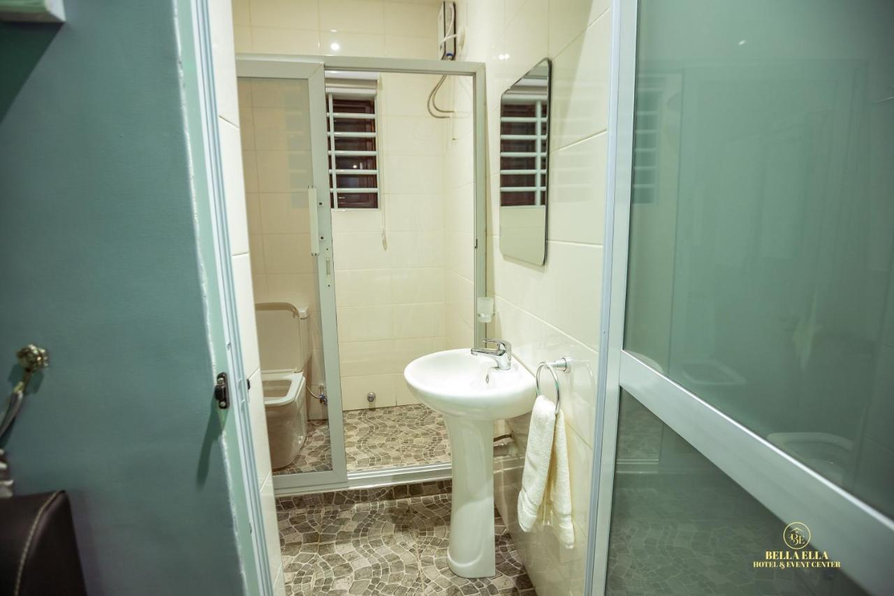 Bella Ella Hotel & Event Center Kasoa Екстер'єр фото