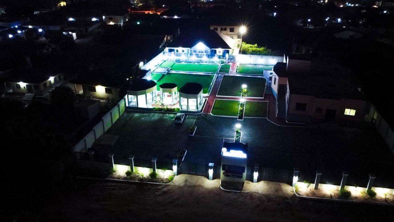 Bella Ella Hotel & Event Center Kasoa Екстер'єр фото