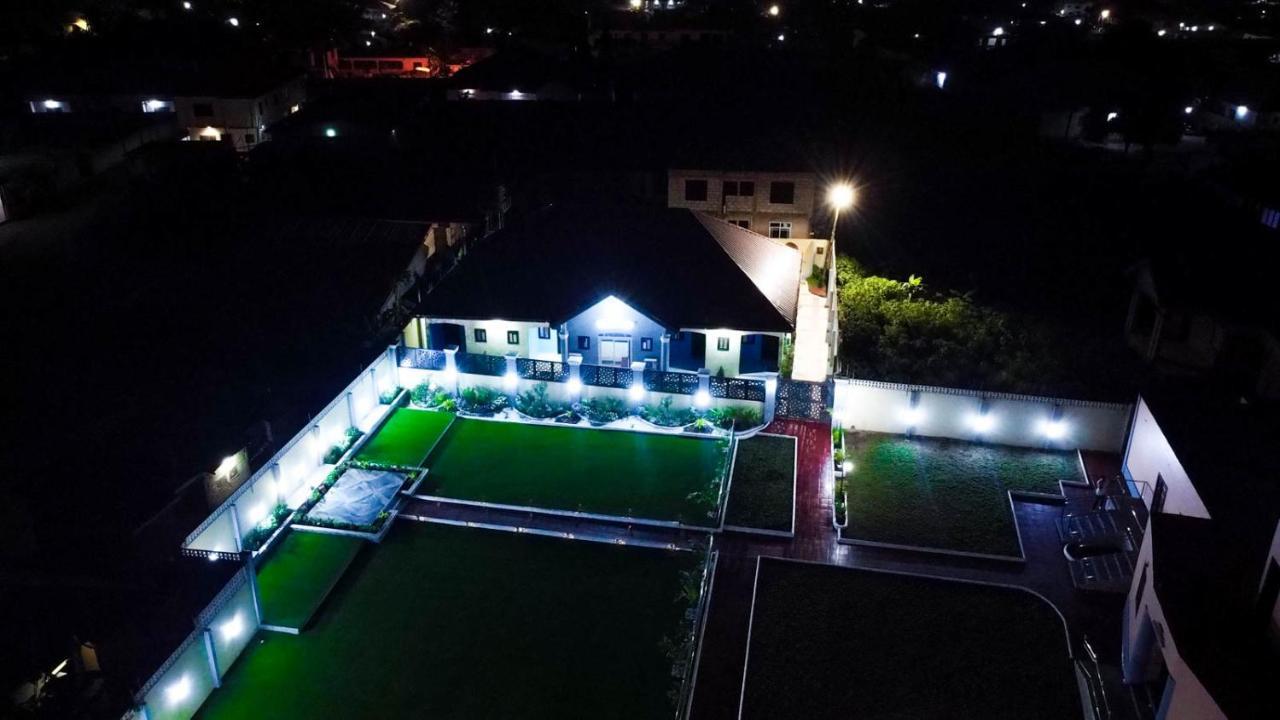 Bella Ella Hotel & Event Center Kasoa Екстер'єр фото