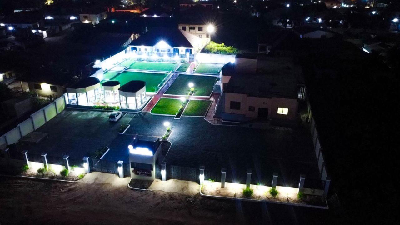 Bella Ella Hotel & Event Center Kasoa Екстер'єр фото